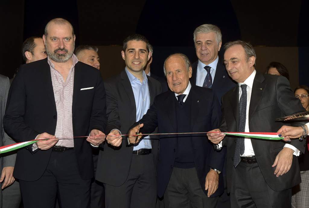 Bonaccini, Pizzarotti, Chimenti, Frigeri, Auricchio al taglio del nastro (Foto Vasini)