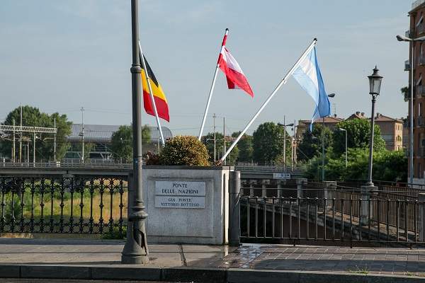 2016 07 26 nuove bandiere Ponte Nazioni-3