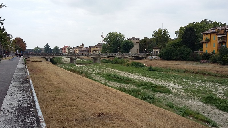 Torrente Parma in secca - Ponte di mezzo