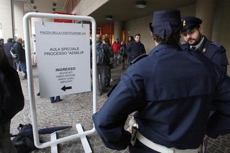 Al via il processo di 'Ndrangheta 'Amelia' con udienza preliminare a porte chiuse in un'aula allestita nei padiglioni della Fiera d Bologna e 219 imputati, 28 ottobre 2015.ANSA/GIORGIO BENVENUTI