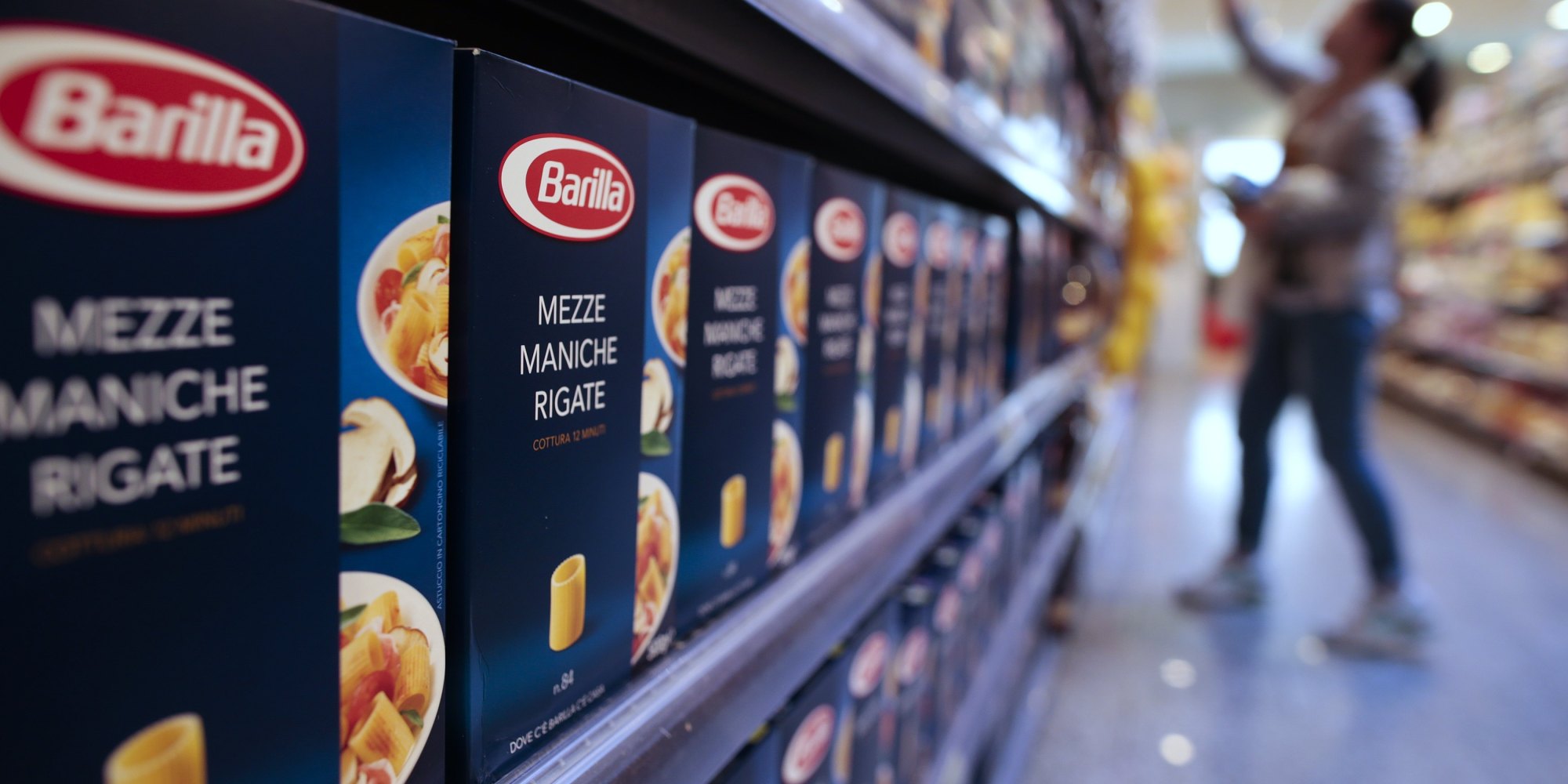 Packs of Barilla pasta are seen in a supermarket in Rome September 27, 2013. Guido Barilla, chairman of the world's leading pasta manufacturer, prompted calls for a consumer boycott on Thursday after telling Italian radio his company would never use a gay family in its advertising. Barilla - one of the best known pasta brands around the world - is one of Italy's biggest advertisers, and for many years has used the image of a happy family living in an idealized version of the Italian countryside, with the slogan: "Where there's Barilla, there's home." REUTERS/Tony Gentile (ITALY - Tags: FOOD SOCIETY BUSINESS)
