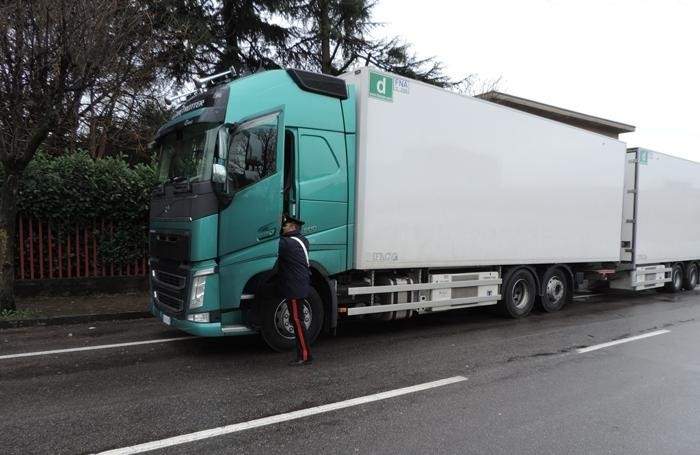 sul-camion-11-chili-di-cocainaarrestati-due-corrieri-della-droga_b0f21594-7ec1-11e4-a6f1-7634dac303b5_700_455_big_story_linked_ima